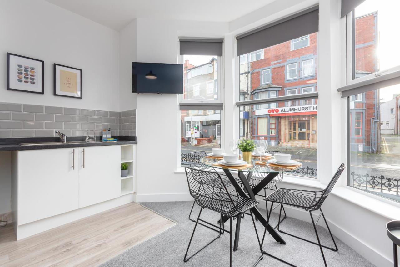 Charles Alexander Short Stay - Charnley House Apartments Blackpool Kültér fotó